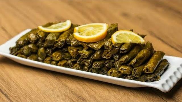 Yaprak Dolmasının Yanına Ne Gider?