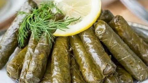 Yaprak Sarmanın Yanına Ne Gider?