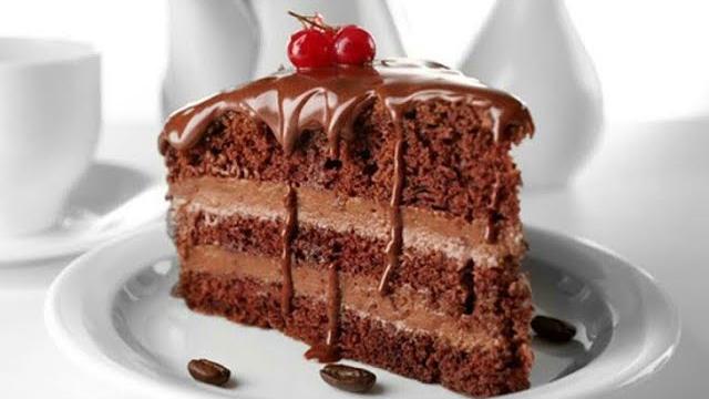 Yaş Pastanın Yanına Ne Gider?